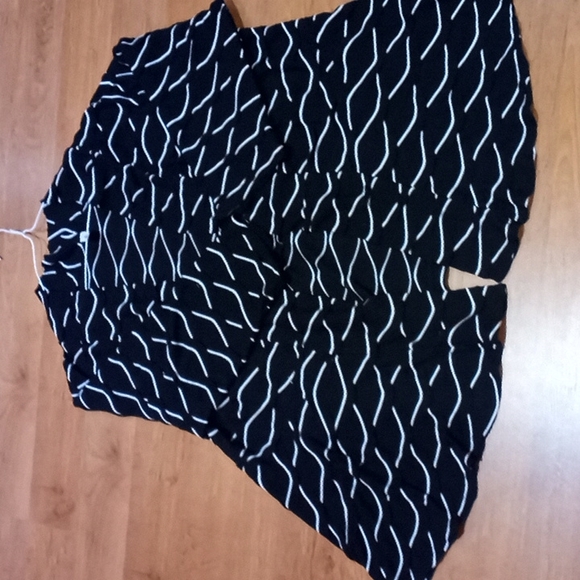 Top - Picture 4 of 5